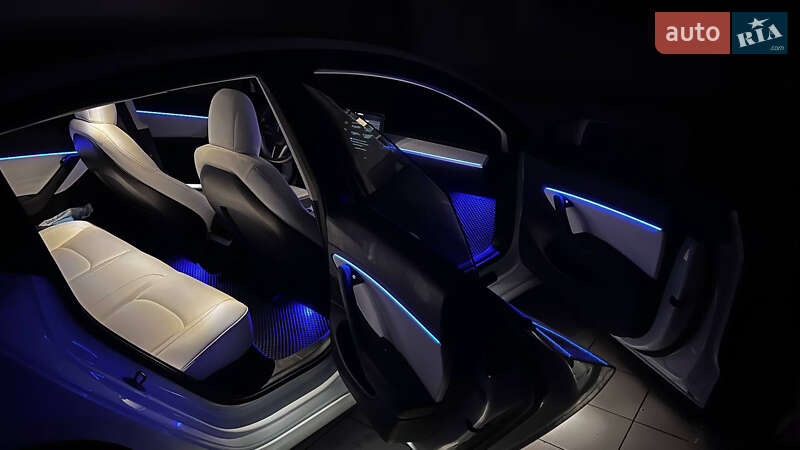 Седан Tesla Model 3 2021 в Киеве