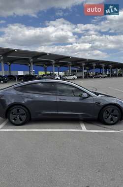 Седан Tesla Model 3 2021 в 