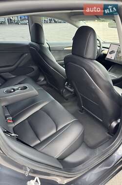 Седан Tesla Model 3 2021 в 
