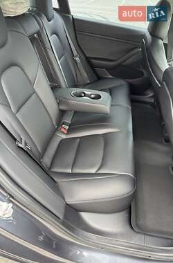 Седан Tesla Model 3 2021 в 