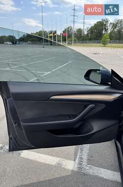 Седан Tesla Model 3 2021 в 
