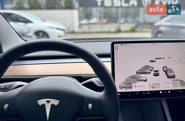 Седан Tesla Model 3 2022 в 