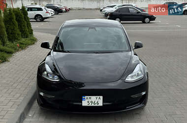 Седан Tesla Model 3 2021 в 