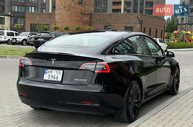 Седан Tesla Model 3 2021 в 