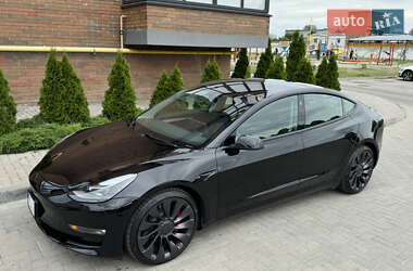 Седан Tesla Model 3 2021 в 