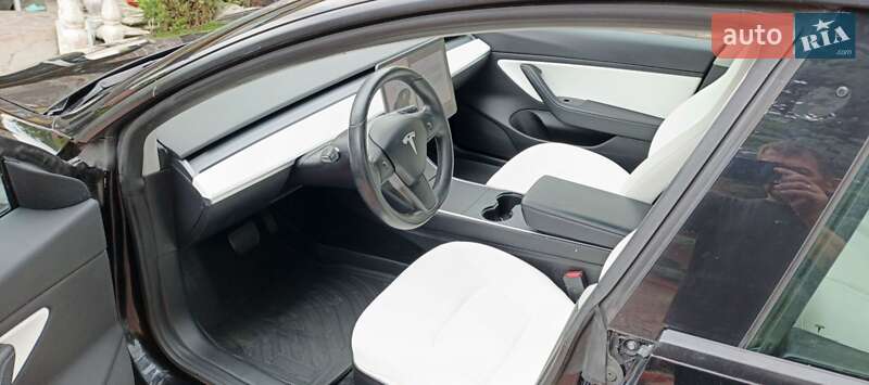 Седан Tesla Model 3 2019 в Луцке