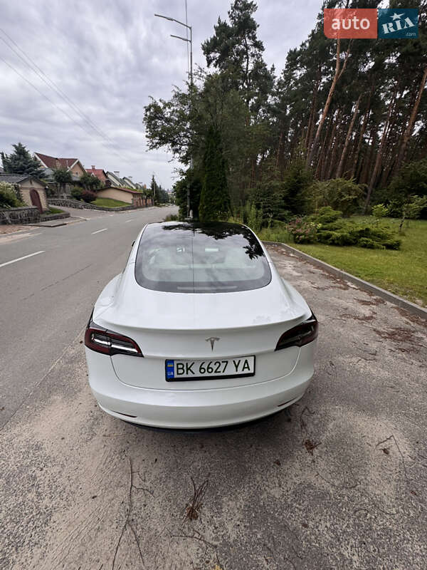 Седан Tesla Model 3 2023 в Киеве