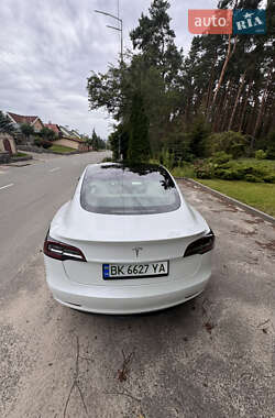 Седан Tesla Model 3 2023 в 