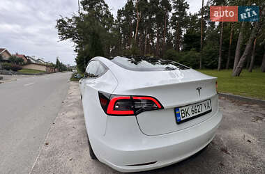 Седан Tesla Model 3 2023 в 