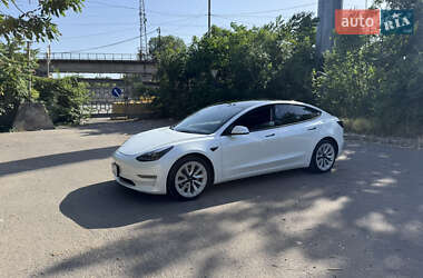Седан Tesla Model 3 2022 в 