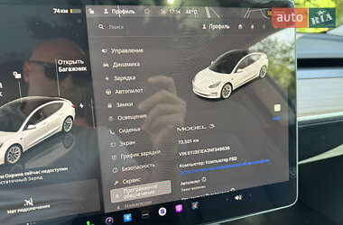 Седан Tesla Model 3 2022 в 