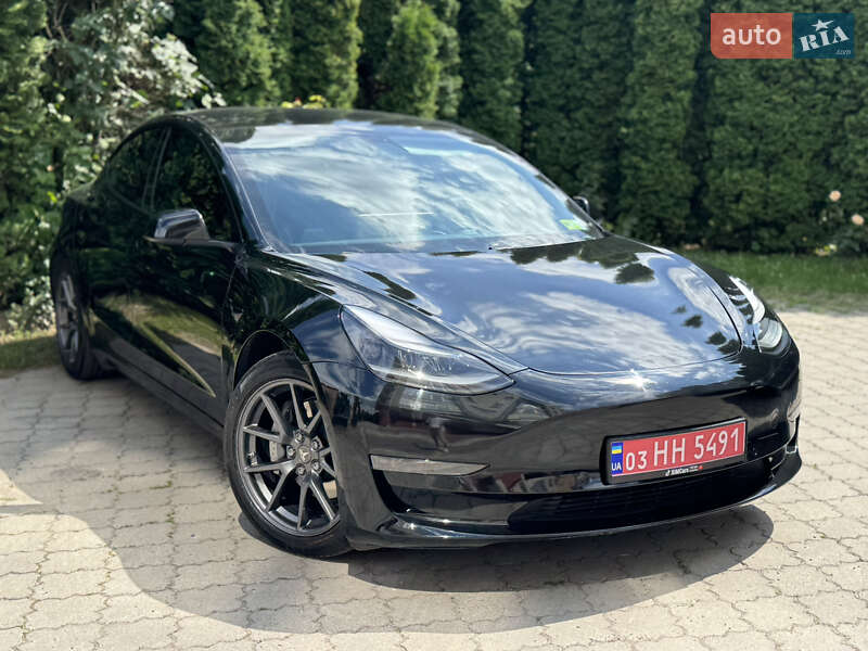 Седан Tesla Model 3 2021 в 