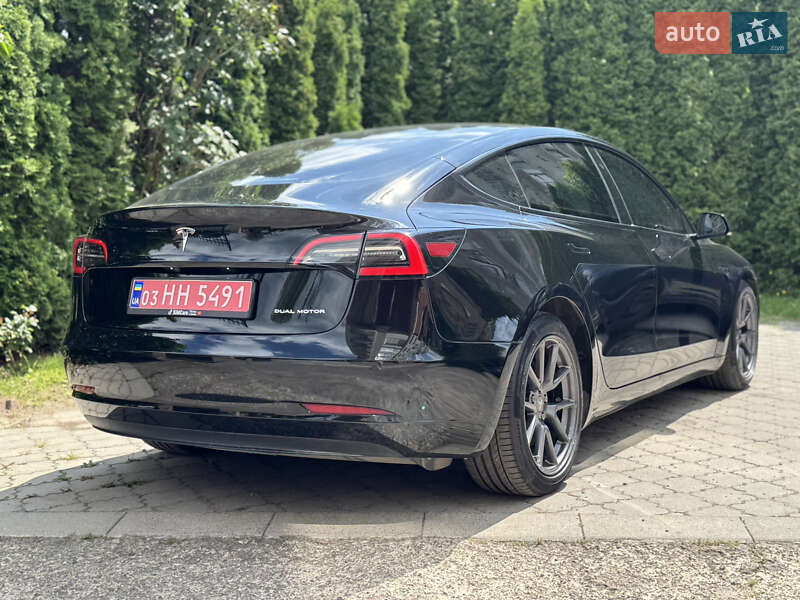 Седан Tesla Model 3 2021 в Луцке
