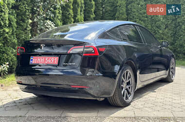 Седан Tesla Model 3 2021 в 