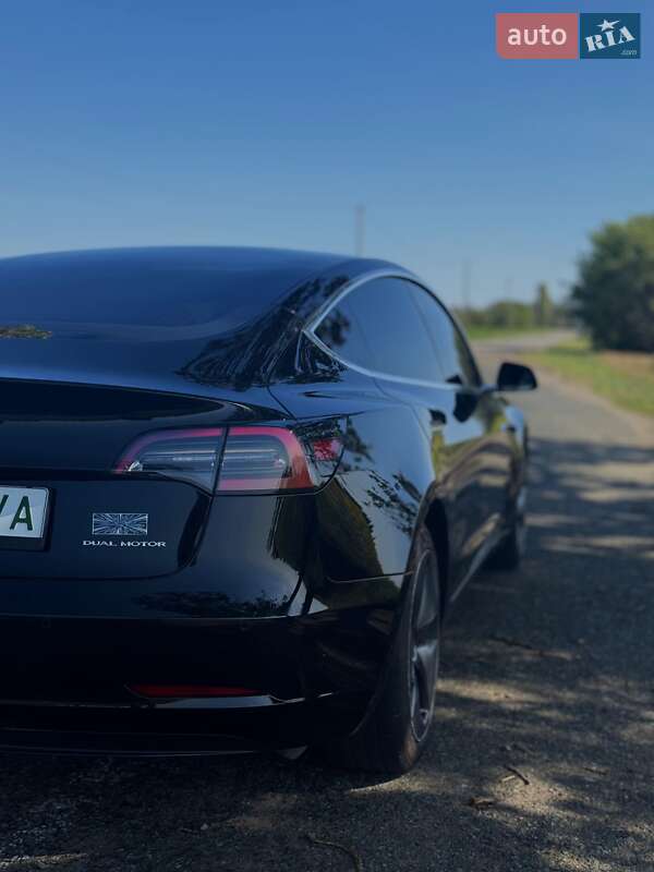 Седан Tesla Model 3 2019 в Днепре