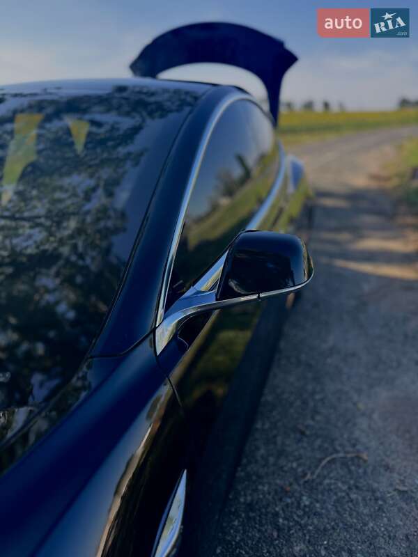 Седан Tesla Model 3 2019 в Днепре