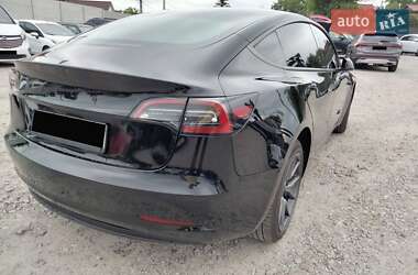 Седан Tesla Model 3 2023 в 