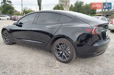Седан Tesla Model 3 2023 в 
