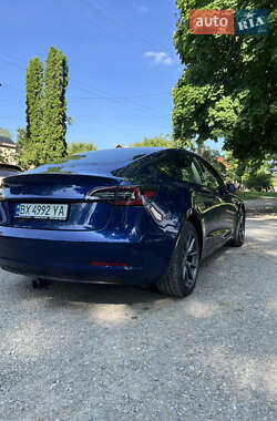 Седан Tesla Model 3 2022 в 
