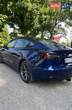 Седан Tesla Model 3 2022 в 