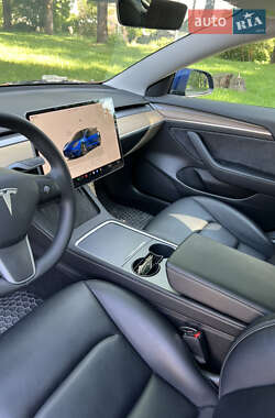 Седан Tesla Model 3 2022 в 