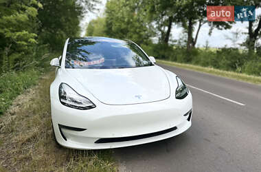 Седан Tesla Model 3 2020 в 