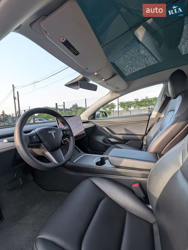 Седан Tesla Model 3 2020 в Луцьку