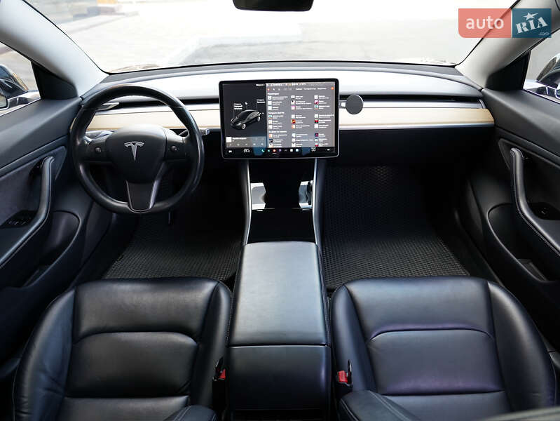 Седан Tesla Model 3 2018 в Одессе