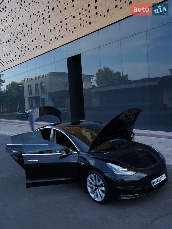 Седан Tesla Model 3 2018 в Одессе