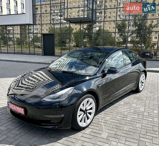 Седан Tesla Model 3 2022 в Днепре