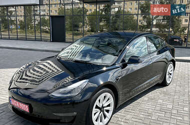 Седан Tesla Model 3 2022 в 
