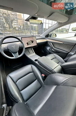 Седан Tesla Model 3 2022 в 