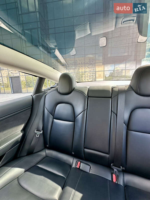 Седан Tesla Model 3 2022 в Днепре