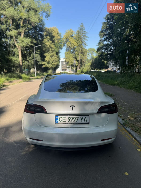 Седан Tesla Model 3 2022 в Чернівцях