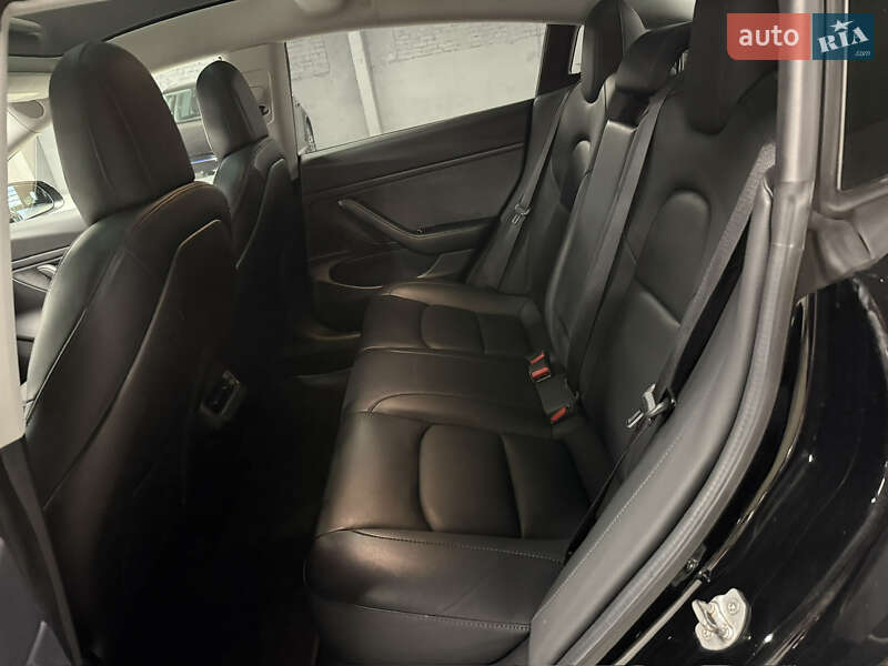 Седан Tesla Model 3 2019 в Владимире