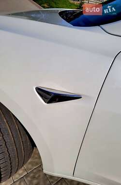 Седан Tesla Model 3 2019 в 