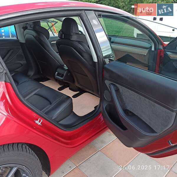 Седан Tesla Model 3 2022 в Броварах