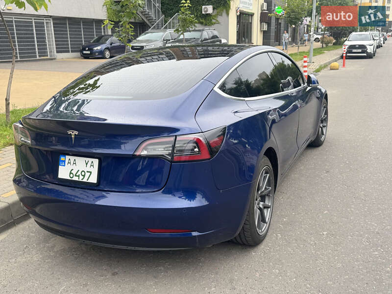 Седан Tesla Model 3 2020 в Києві