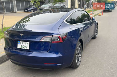 Седан Tesla Model 3 2020 в 