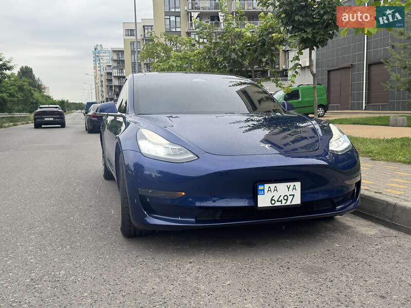 Седан Tesla Model 3 2020 в Києві