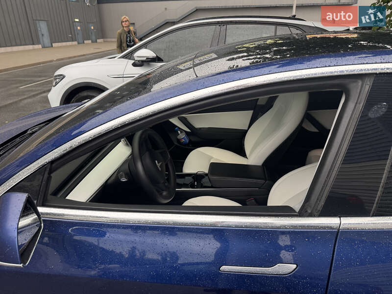 Седан Tesla Model 3 2020 в Києві
