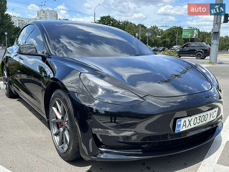 Седан Tesla Model 3 2021 в 