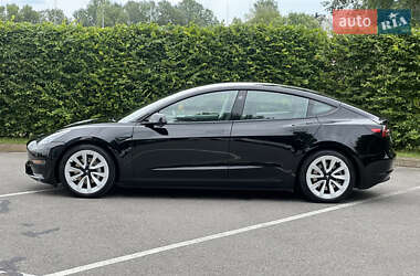 Седан Tesla Model 3 2022 в 