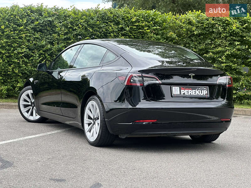 Седан Tesla Model 3 2022 в Києві