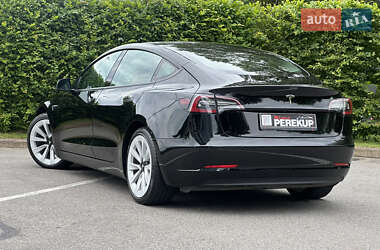 Седан Tesla Model 3 2022 в 