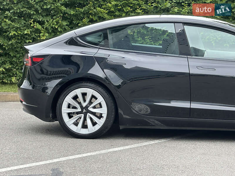 Седан Tesla Model 3 2022 в Києві