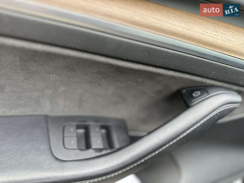 Седан Tesla Model 3 2022 в Києві