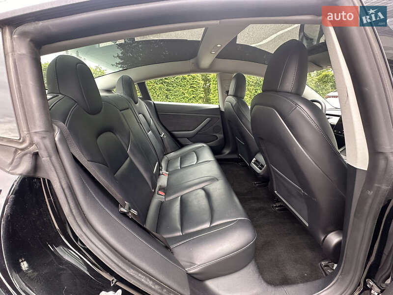 Седан Tesla Model 3 2022 в Киеве