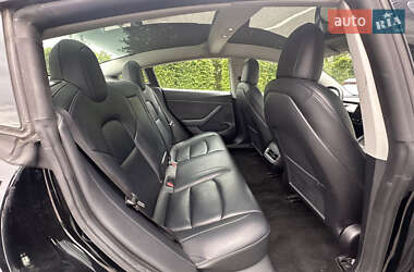 Седан Tesla Model 3 2022 в 