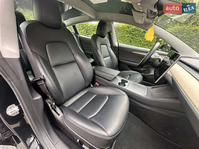 Седан Tesla Model 3 2022 в Києві